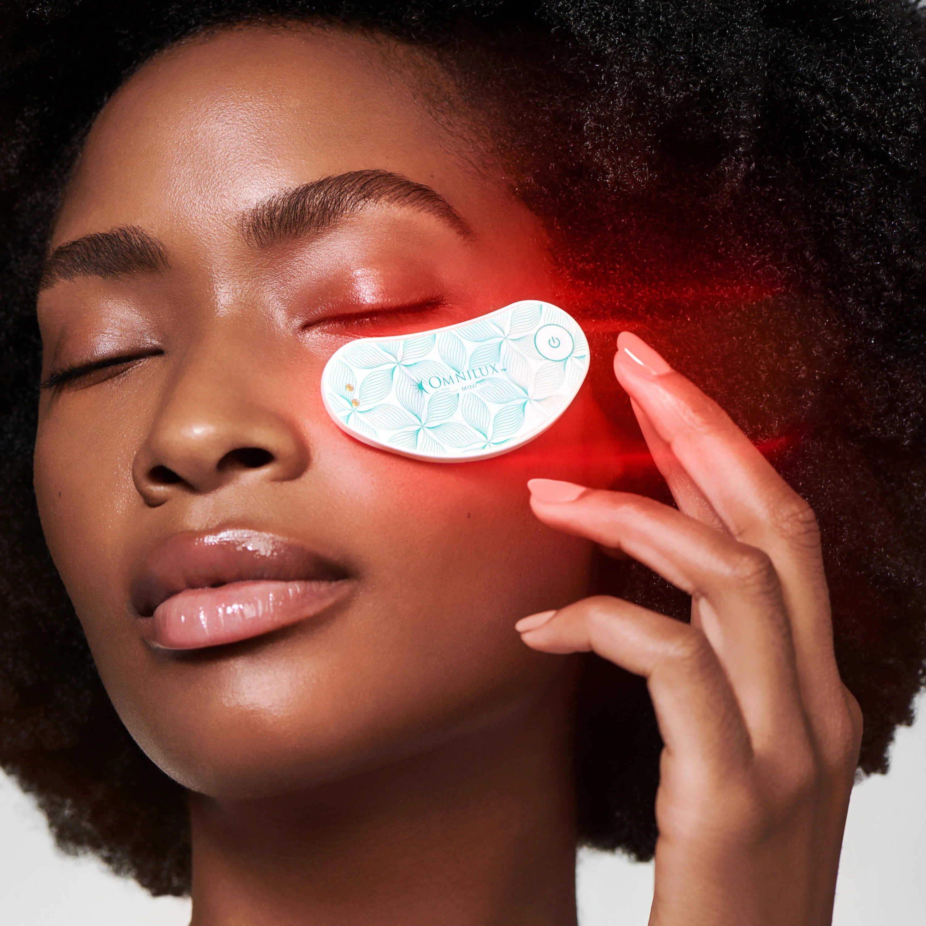 OMNILUX EYE BRIGHTENER | LED mask | LOSHEN & CREM