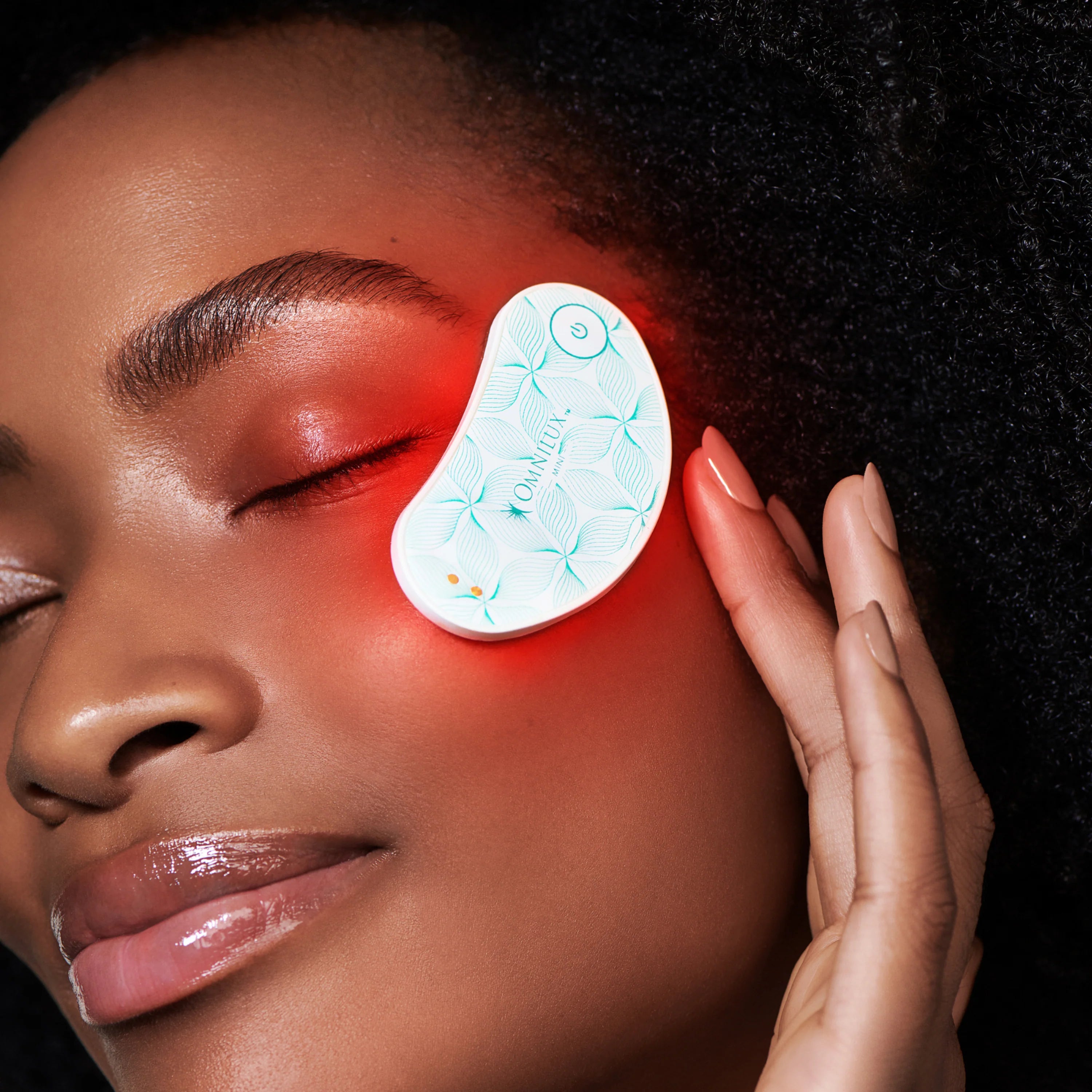 OMNILUX EYE BRIGHTENER | LED mask | LOSHEN & CREM